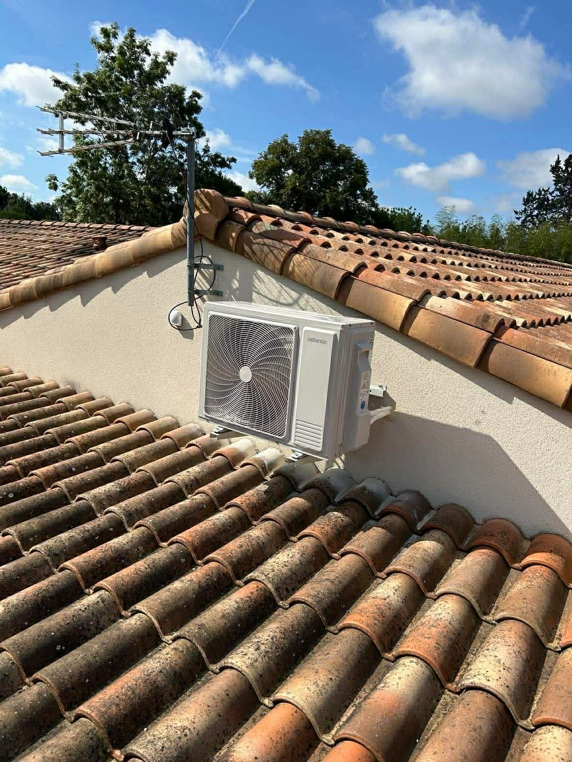 Groupe extérieur climatisation en toiture